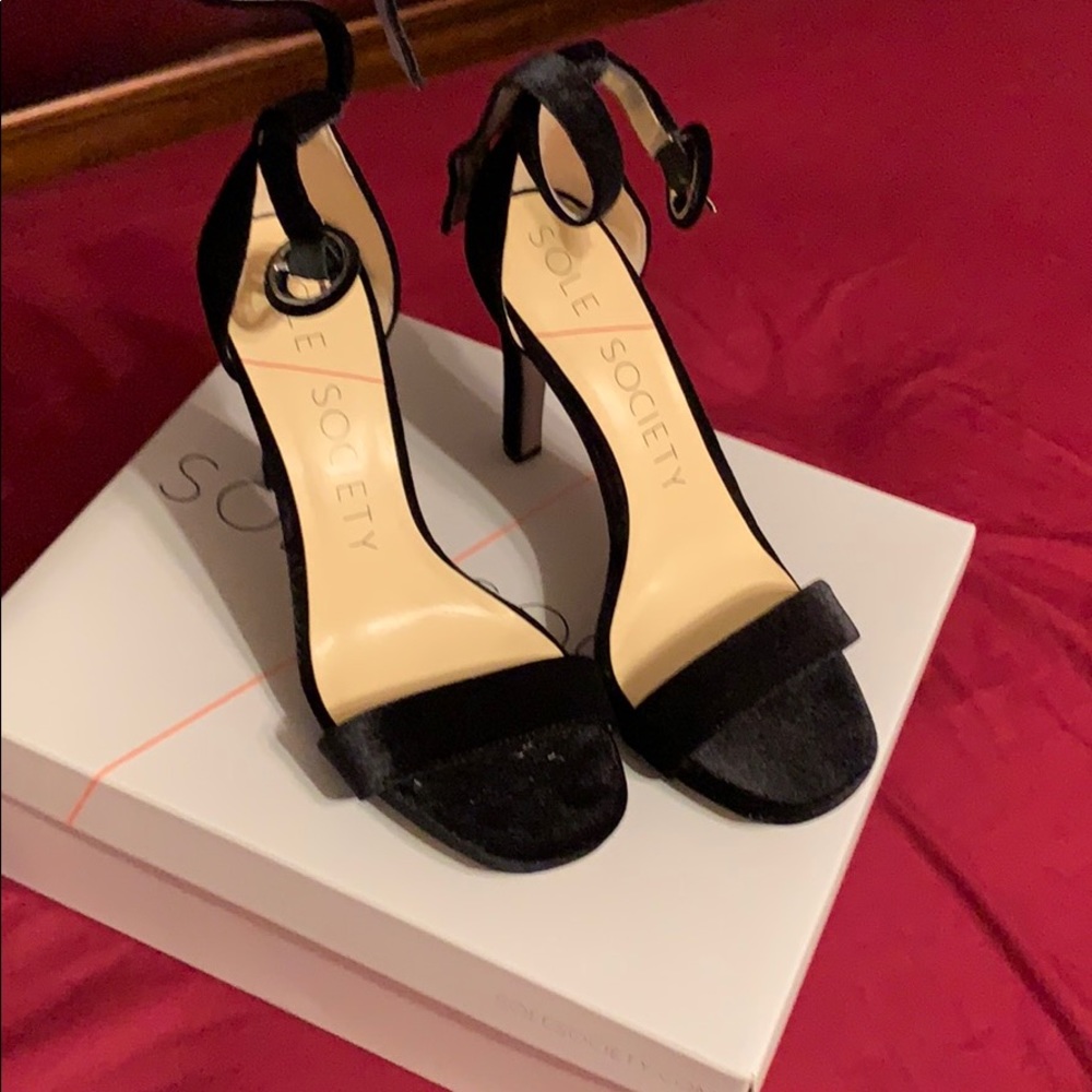 Velvet strappy heel